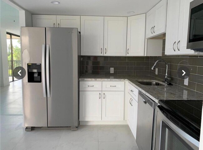 Foto del edificio - 20335 W Country Club Dr