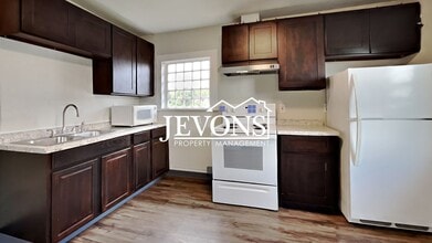 Building Photo - 723 S Sprague Ave