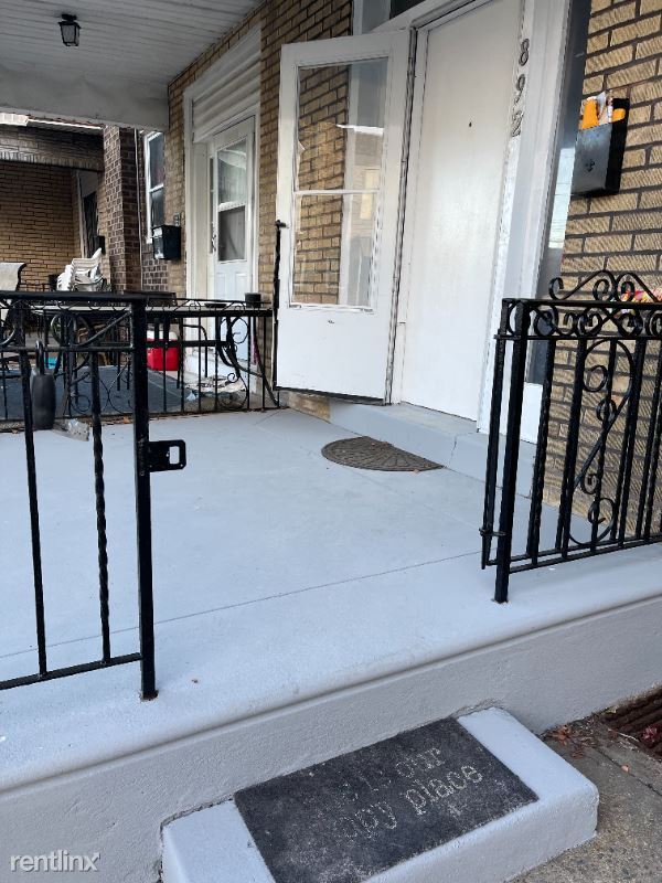Building Photo - 3 br, 1 bath House - 892 Granite St