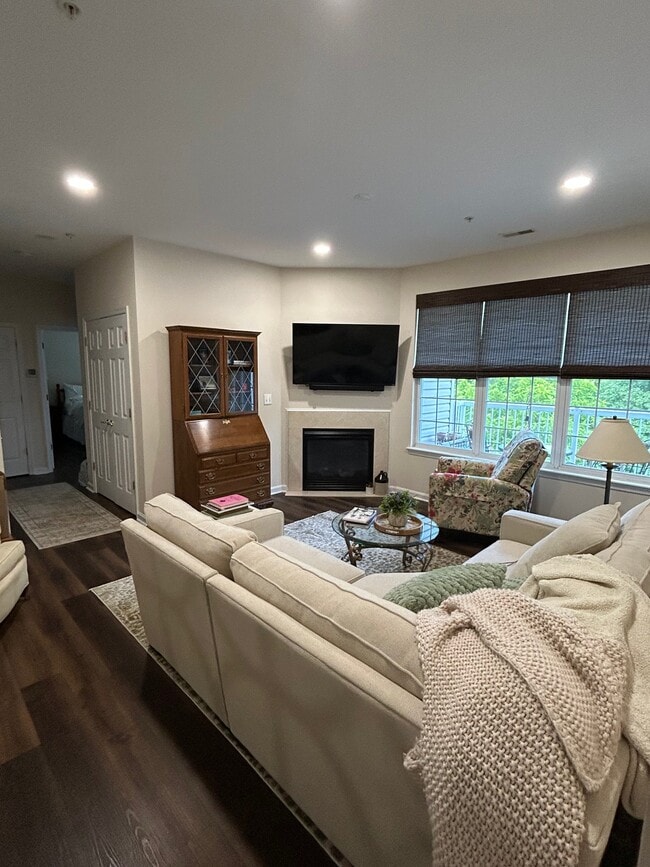 Building Photo - 1595 Homeland Dr
