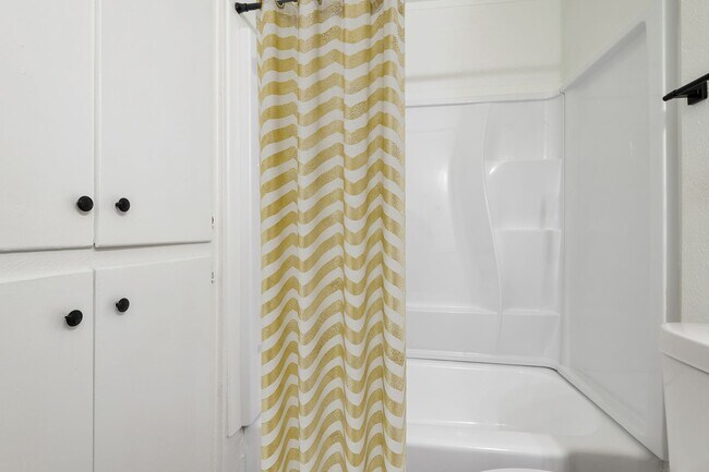 Interior Photo - *End Mgmt 04.14.2025* 60 on Roger *Final A...