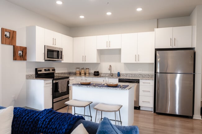 Building Photo - The Ridge at Champions