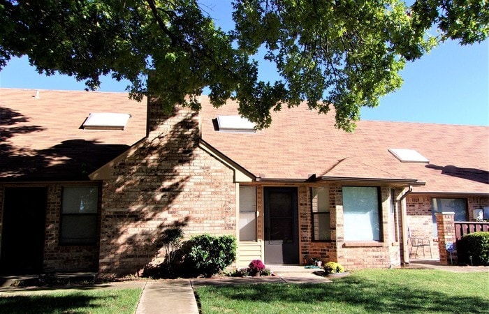 Primary Photo - 8911 Fairfield Greens Dr