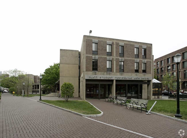 Building Photo - Stouffer Triangle
