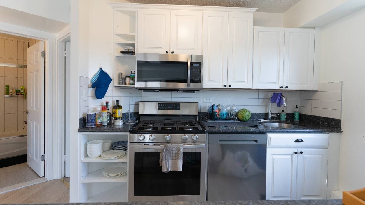 Building Photo - 300 W 110th St