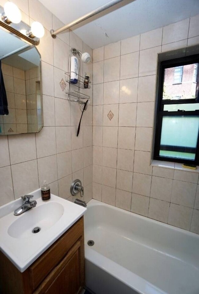 Foto del edificio - 3093 Fulton St