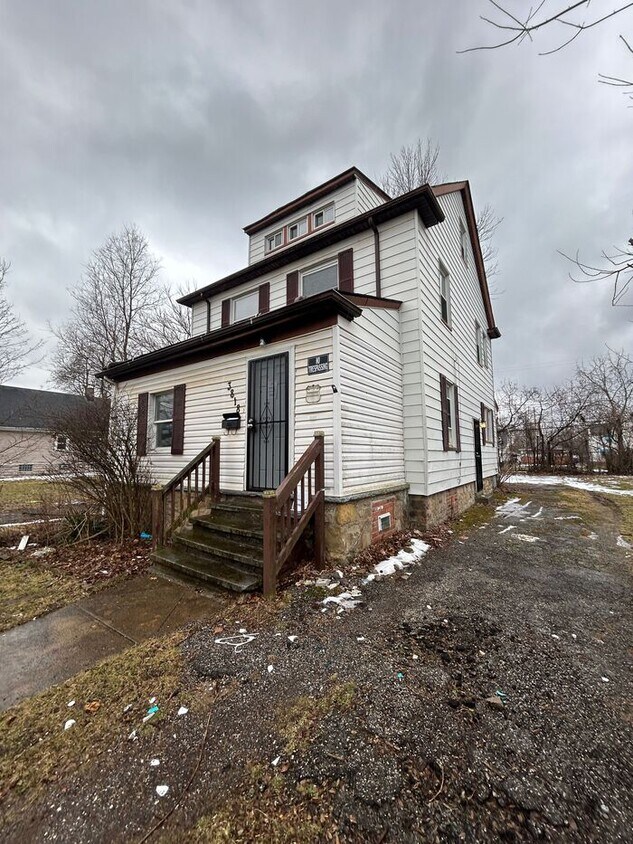 Primary Photo - Cozy 3-Bedroom Home in a Great Location / ...