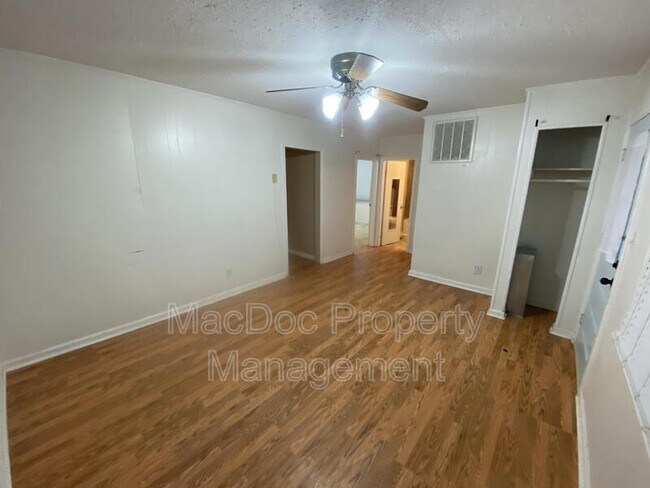 Building Photo - 110 Beauregard St