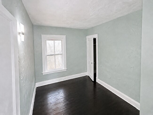 Building Photo - 10628 Greenlawn Ave