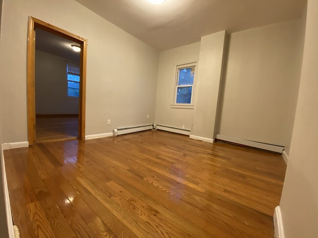 Building Photo - 42 Waugh St