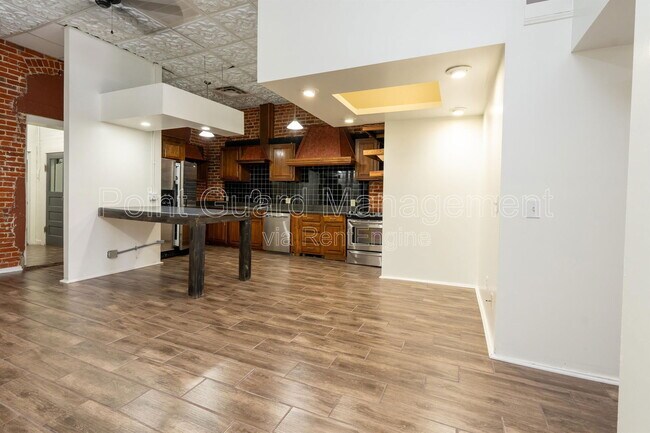 Foto del edificio - 518 E Douglas Ave