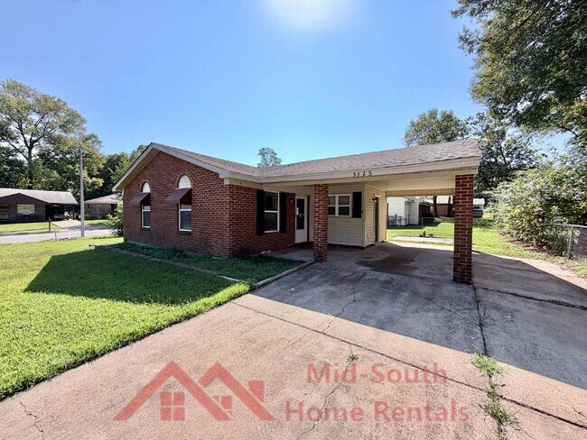 Foto del edificio - 3325 Cedar Springs Dr