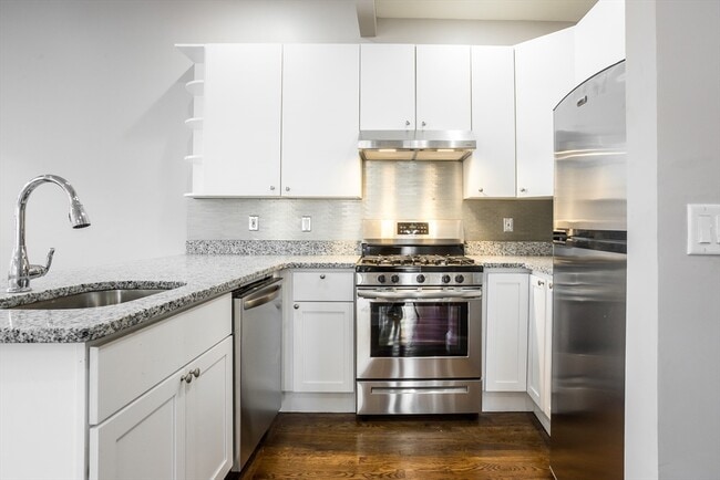 Building Photo - 534 Tremont St