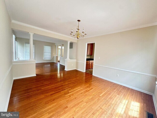 Building Photo - 2905 Dumas St