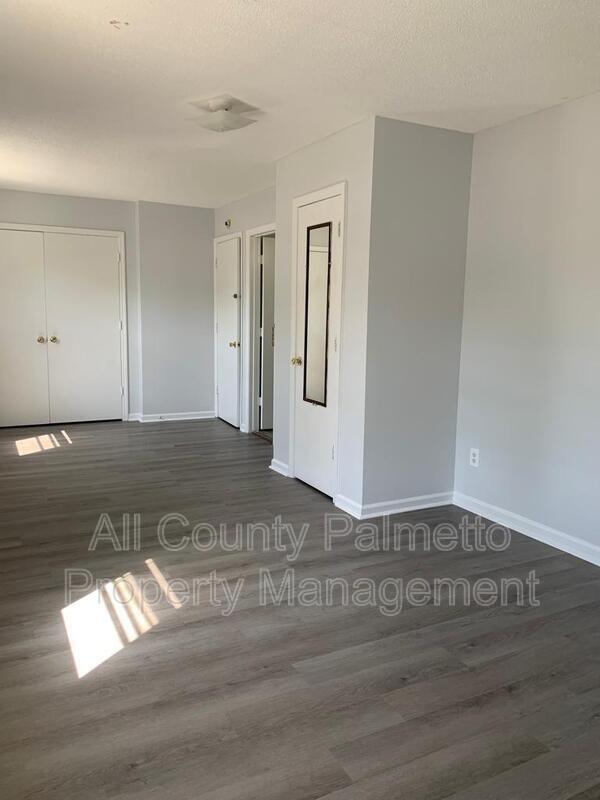 Building Photo - 105 S Merriman Rd