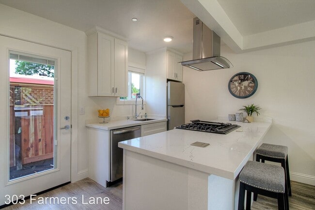 Building Photo - 303 Farmers Ln