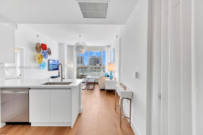 Foto del edificio - 6799 Collins Ave