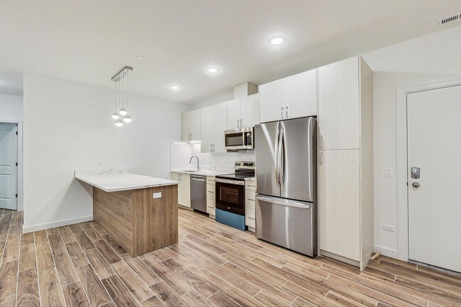 Building Photo - 5126 S Kenwood Ave