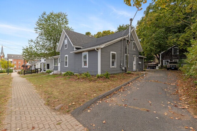 Building Photo - 302 Hazard Ave