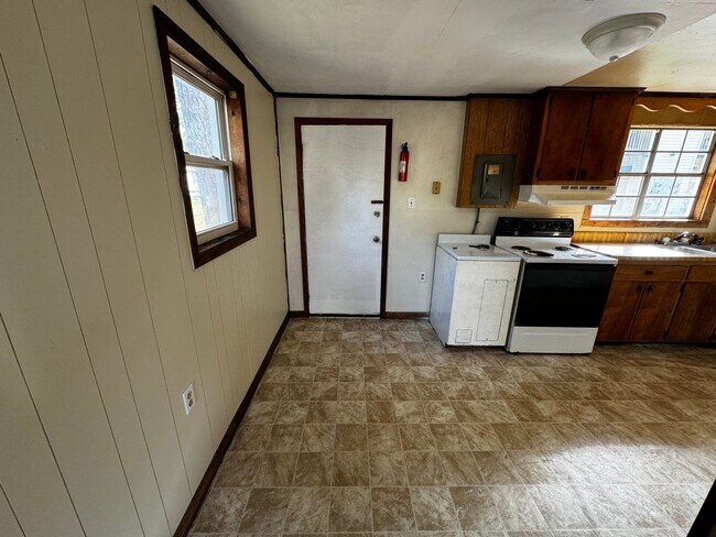 Building Photo - 321 Fraser Cir
