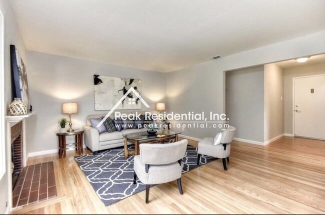 Building Photo - 3 br, 1.5 bath House - 2007 Rossmoor Dr