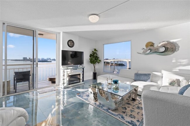 Building Photo - 100 Pierce St