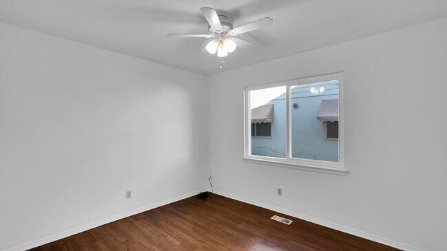 Foto del edificio - Spacious 3 bed / 2 bath duplex unit lookin...