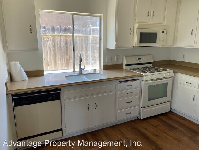 Foto del edificio - 4 br, 3 bath House - 501 Highland Dr.