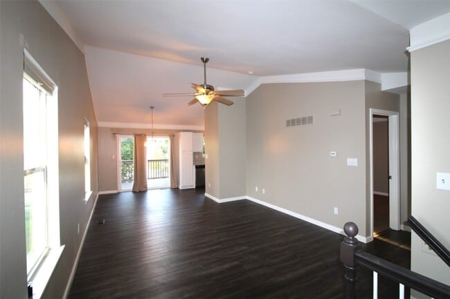Building Photo - 207 Tyndale Dr