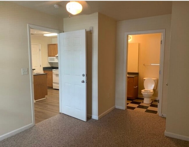 Building Photo - 140 Yellowstone Dr