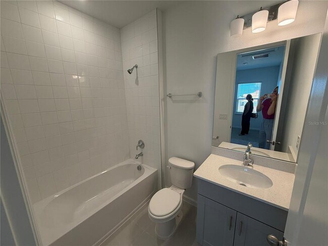 Foto del edificio - 17740 Porter Rd
