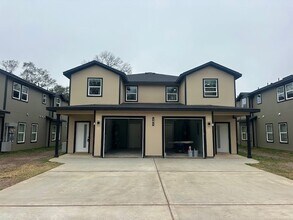 Building Photo - 161 S 10th St