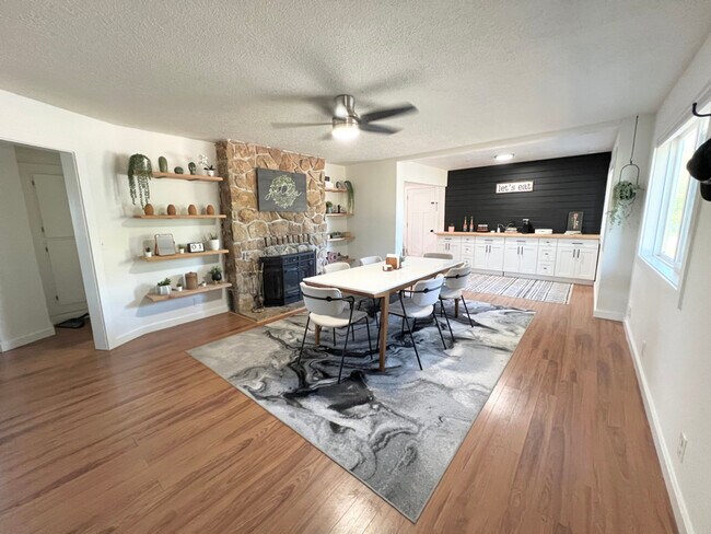 Foto del edificio - 20940 SE Webfoot Rd