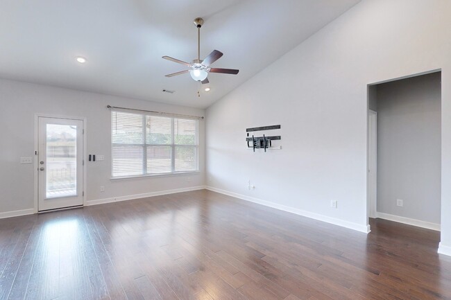 Building Photo - 321 Twelve Oaks Ln