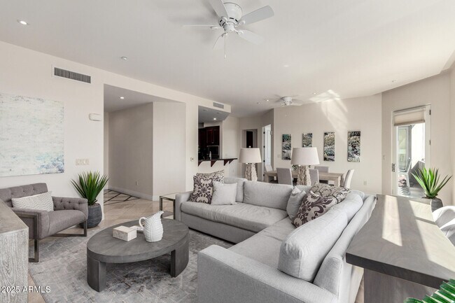 Foto del edificio - 15802 N 71st St