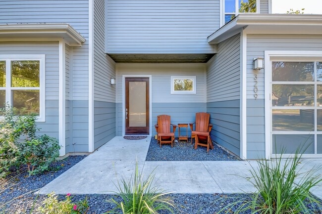 Front Door - 3209 Govalle Ave