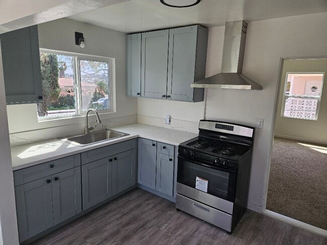Building Photo - 3 Bedroom - 1 Bathroom in San Diego