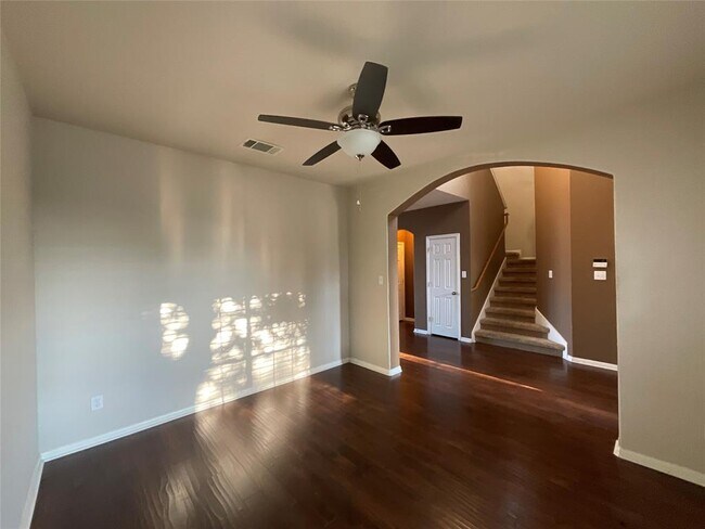 Building Photo - 4427 Meadowside Ln
