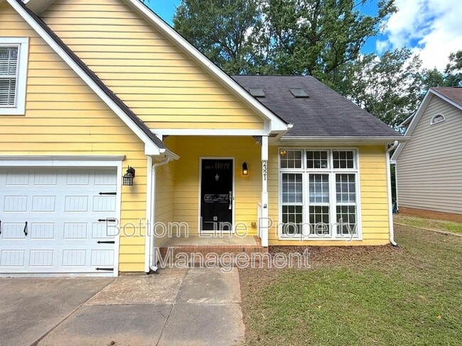Building Photo - 2321 Heathershire Ln