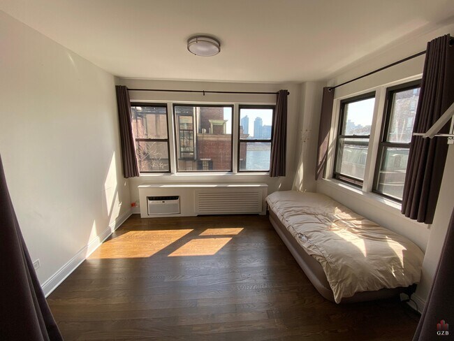 Building Photo - 21 Beekman Pl
