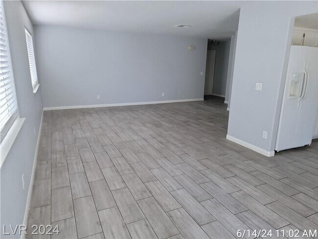 Building Photo - GORGEOUS NW HOME WITH AN OPEN FLOORPLAN!!