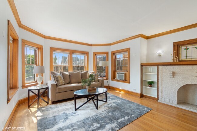 Foto del edificio - 6017 N Austin Ave