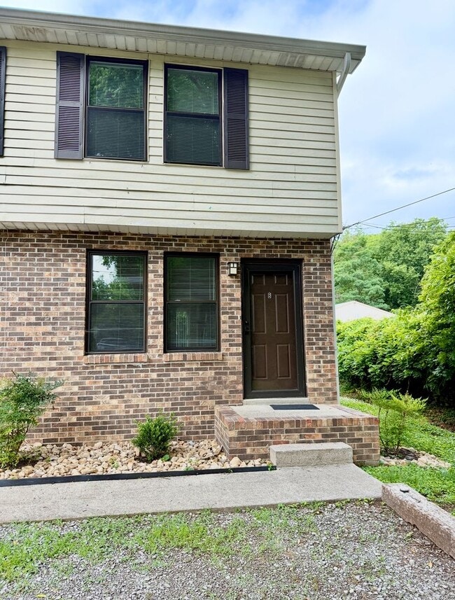 2 Bedroom 1.5 Bath Duplex near Dan Mills i... - 2 Bedroom 1.5 Bath Duplex near Dan Mills i... House