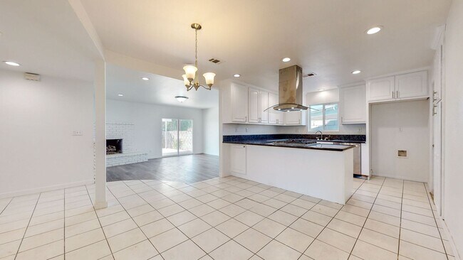 Foto del edificio - AVAILABLE NOW! RANCHO CUCAMONGA UPDATED Family Home 4+2