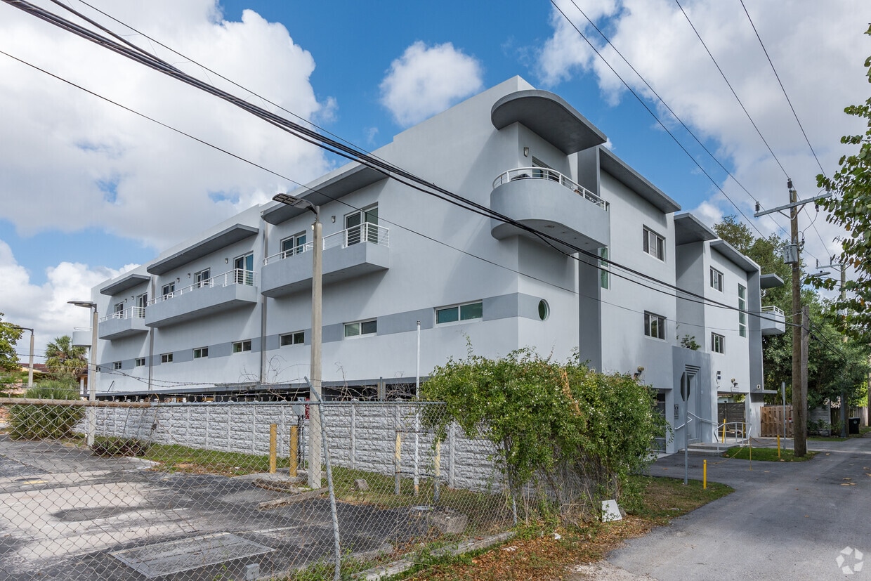 645 Palmetto Dr - Palmetto Lofts