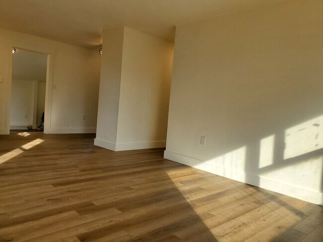 Foto del edificio - 1 br, 1 bath House - 109 Acorn St