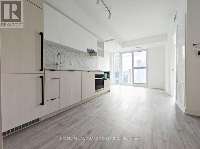 Building Photo - 252 Church St