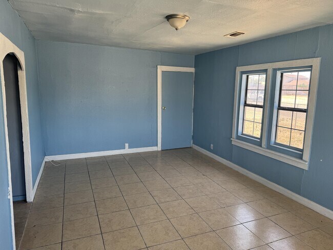 Foto del edificio - 910 W 13th St