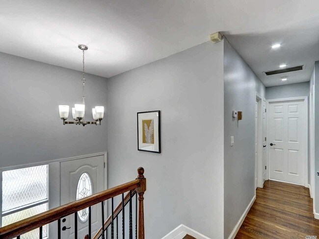 Foto del edificio - 346 Woodbury Rd