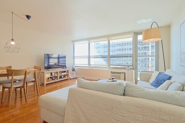 Foto del edificio - 3550 N Lake Shore Dr